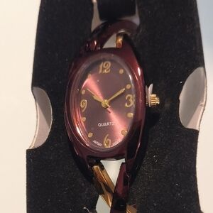 Elegant Women's Quartz Watch - Burgundy and Gold